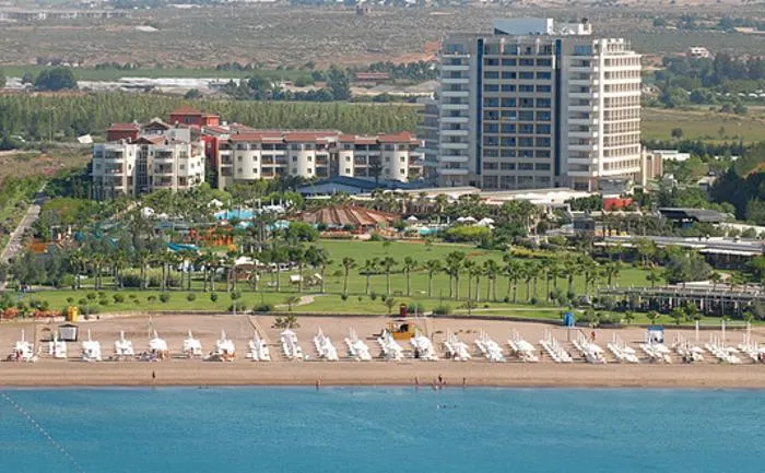 Lara Barut Collection